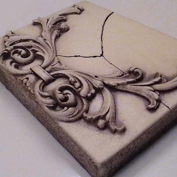 HOJAS *Signed bisque,  Atlantis Tile, like Sid Dickens. *Rare & Retired wall art - Picture 3 of 6